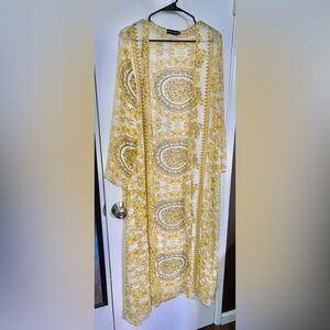 Yellow/gold patterned kimono